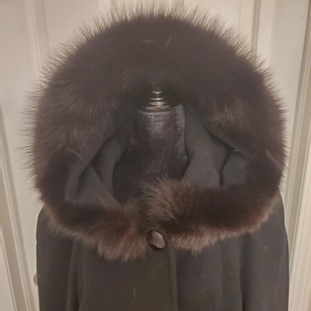 Collection" Toni Plus" Coat - Picture 3 of 8